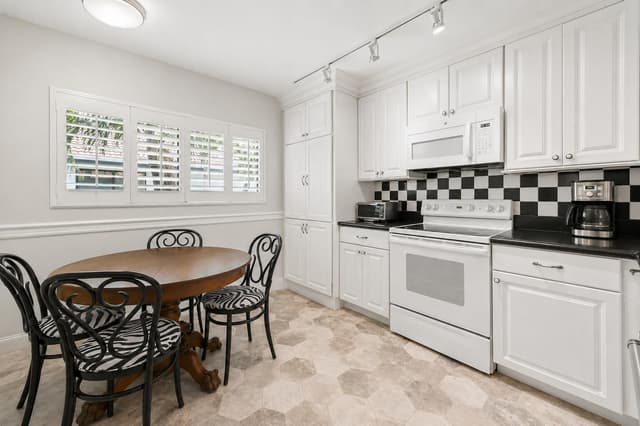 15234 Lakes Of Delray Boulevard # 276, Delray Beach FL 33484 - Delray Beach, FL - Photo 6