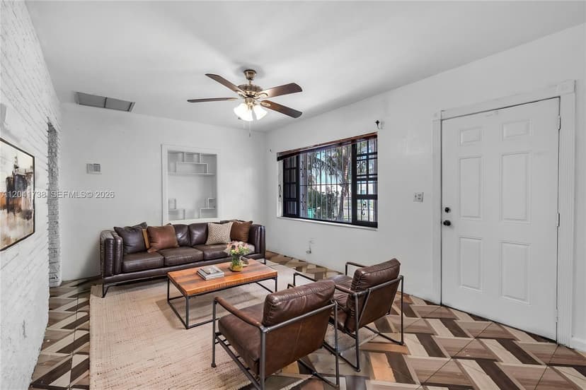 576 NW 147th St, Miami FL 33168