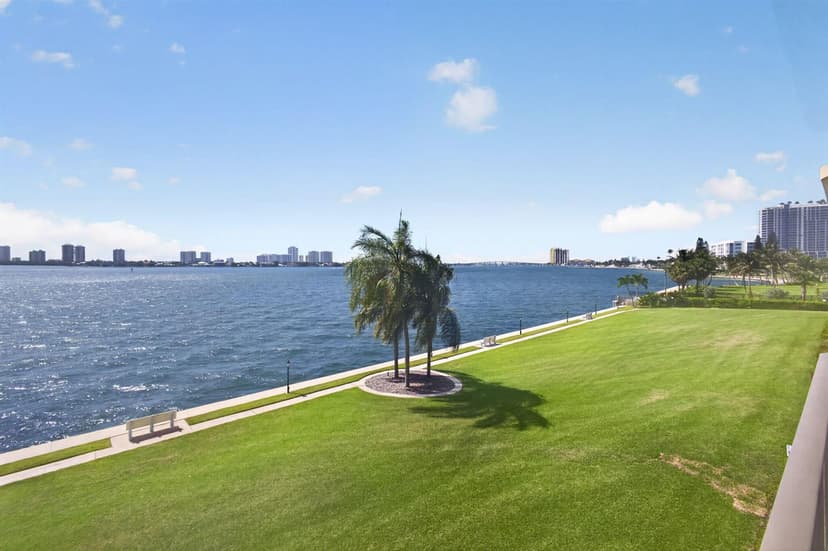 801 Lake Shore Drive # 302, Lake Park FL 33403
