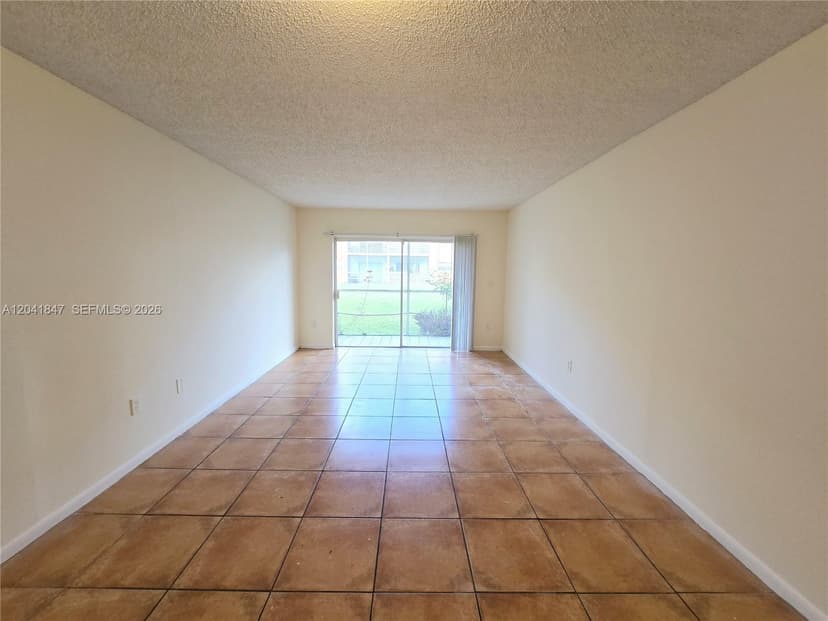 3600 NW 21st St # 103, Lauderdale Lakes FL 33311