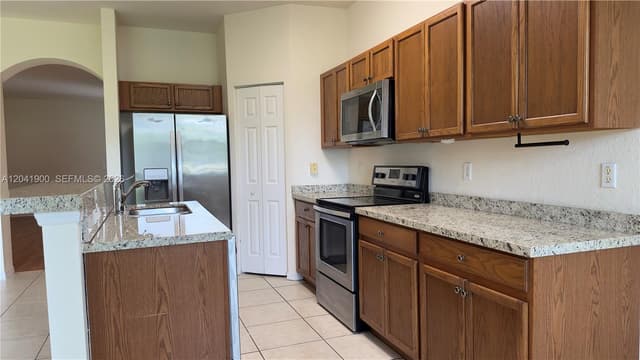 3042 Grandiflora Dr, Green Acres FL 33467 - Green Acres, FL - Photo 5