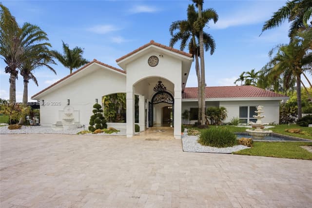 16170 Saddle Ln, Weston FL 33326 - Weston, FL - Photo 2