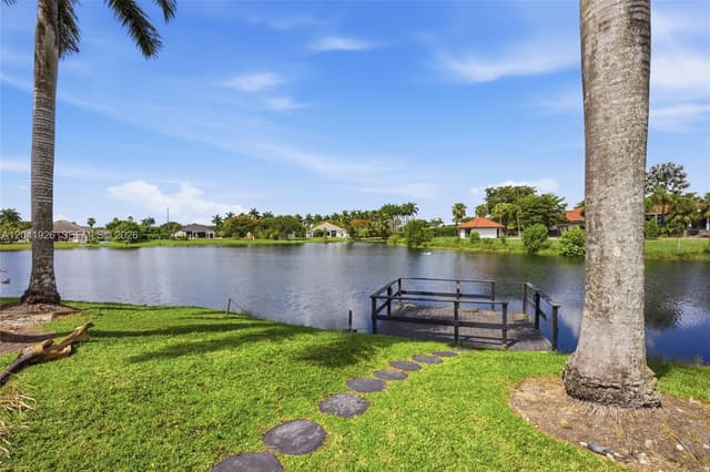 16170 Saddle Ln, Weston FL 33326 - Weston, FL - Photo 5