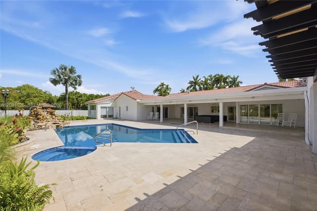 16170 Saddle Ln, Weston FL 33326 - Weston, FL - Photo 4