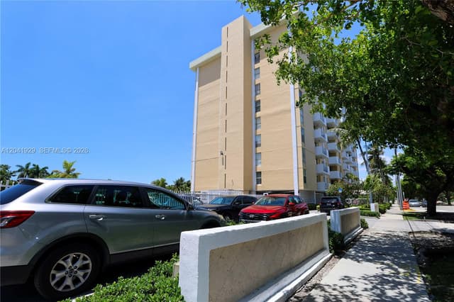2000 NE 135th St # 906, North Miami FL 33181 - North Miami, FL - Photo 3