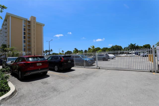 2000 NE 135th St # 906, North Miami FL 33181 - North Miami, FL - Photo 5