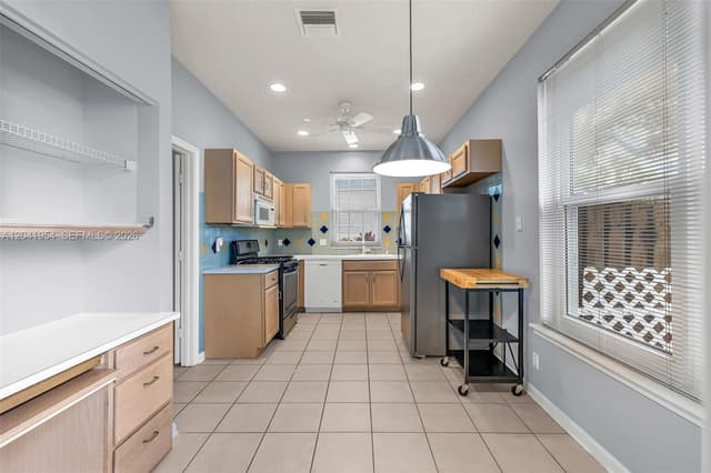 5823 Plum Harbor Cir, Tamarac FL 33321 - Tamarac, FL - Photo 6