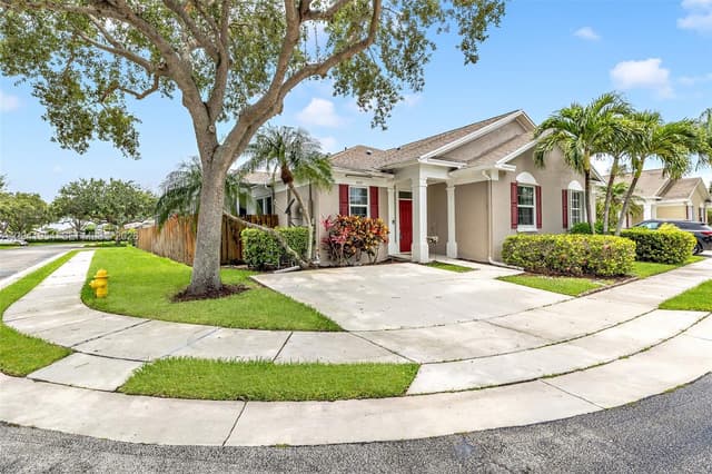 5823 Plum Harbor Cir, Tamarac FL 33321 - Tamarac, FL - Photo 4