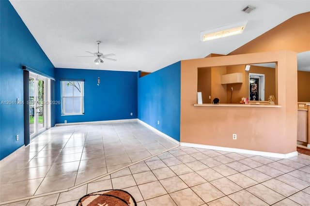 220 NW 207th Way, Pembroke Pines FL 33029 - Pembroke Pines, FL - Photo 5