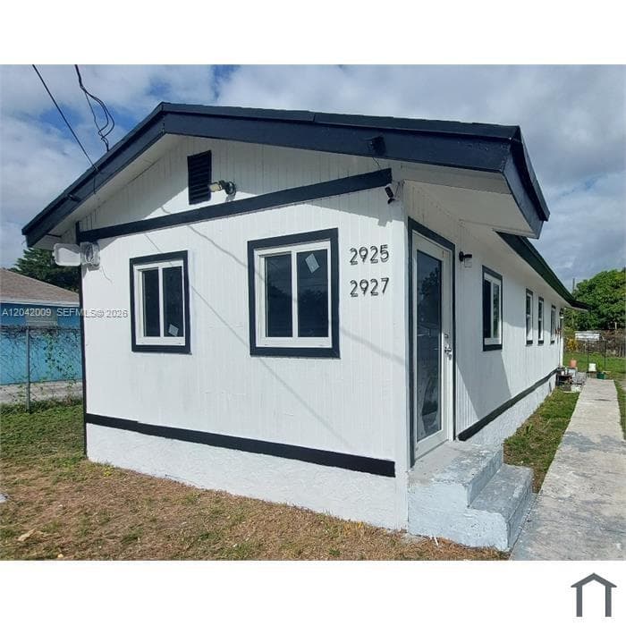 2927 NW 60th St, Miami FL 33142