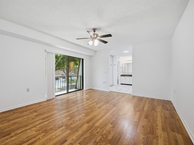 2213 22nd Lane, Palm Beach Gardens FL 33418 - Palm Beach Gardens, FL - Photo 4