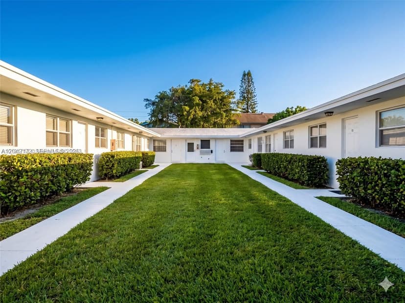 2230 Jackson St # 1W, Hollywood FL 33020