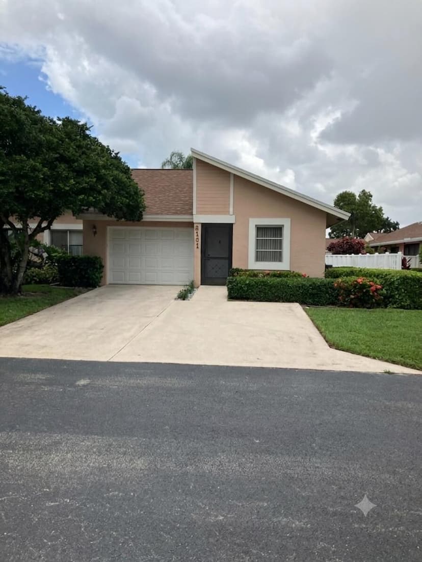 8101 Sweetbriar Way, Boca Raton FL 33496
