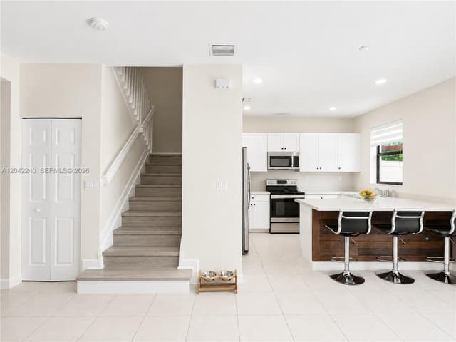 10604 W 33rd Ln, Hialeah FL 33018 - Hialeah, FL - Photo 6