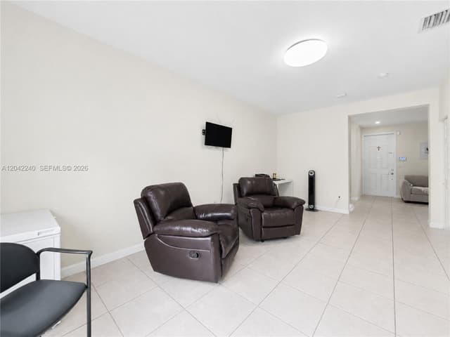 10604 W 33rd Ln, Hialeah FL 33018 - Hialeah, FL - Photo 7