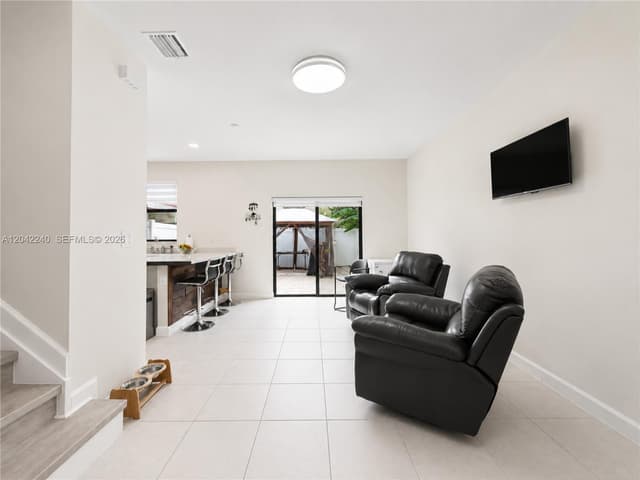 10604 W 33rd Ln, Hialeah FL 33018 - Hialeah, FL - Photo 5