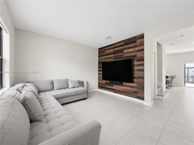 10604 W 33rd Ln, Hialeah FL 33018 - Hialeah, FL - Photo 4