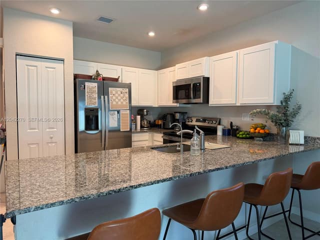 1057 NW 5th St, Florida City FL 33034 - Florida City, FL - Photo 2
