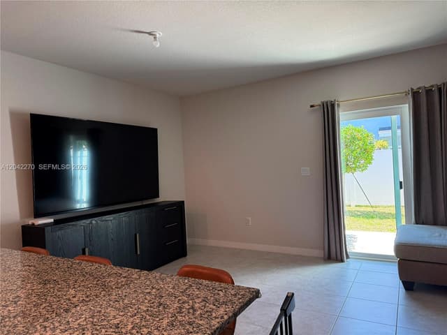 1057 NW 5th St, Florida City FL 33034 - Florida City, FL - Photo 5