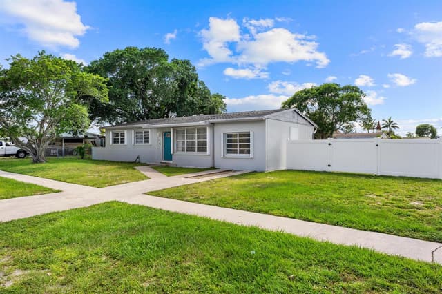 153 Abaco Drive, Palm Springs FL 33461 - Palm Springs, FL - Photo 3