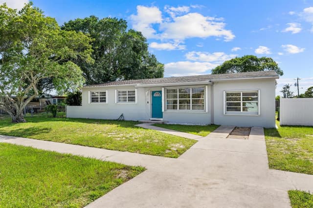 153 Abaco Drive, Palm Springs FL 33461 - Palm Springs, FL - Photo 5