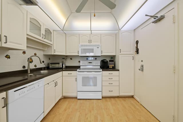 10777 W Sample # 207, Coral Springs FL 33065 - Coral Springs, FL - Photo 3