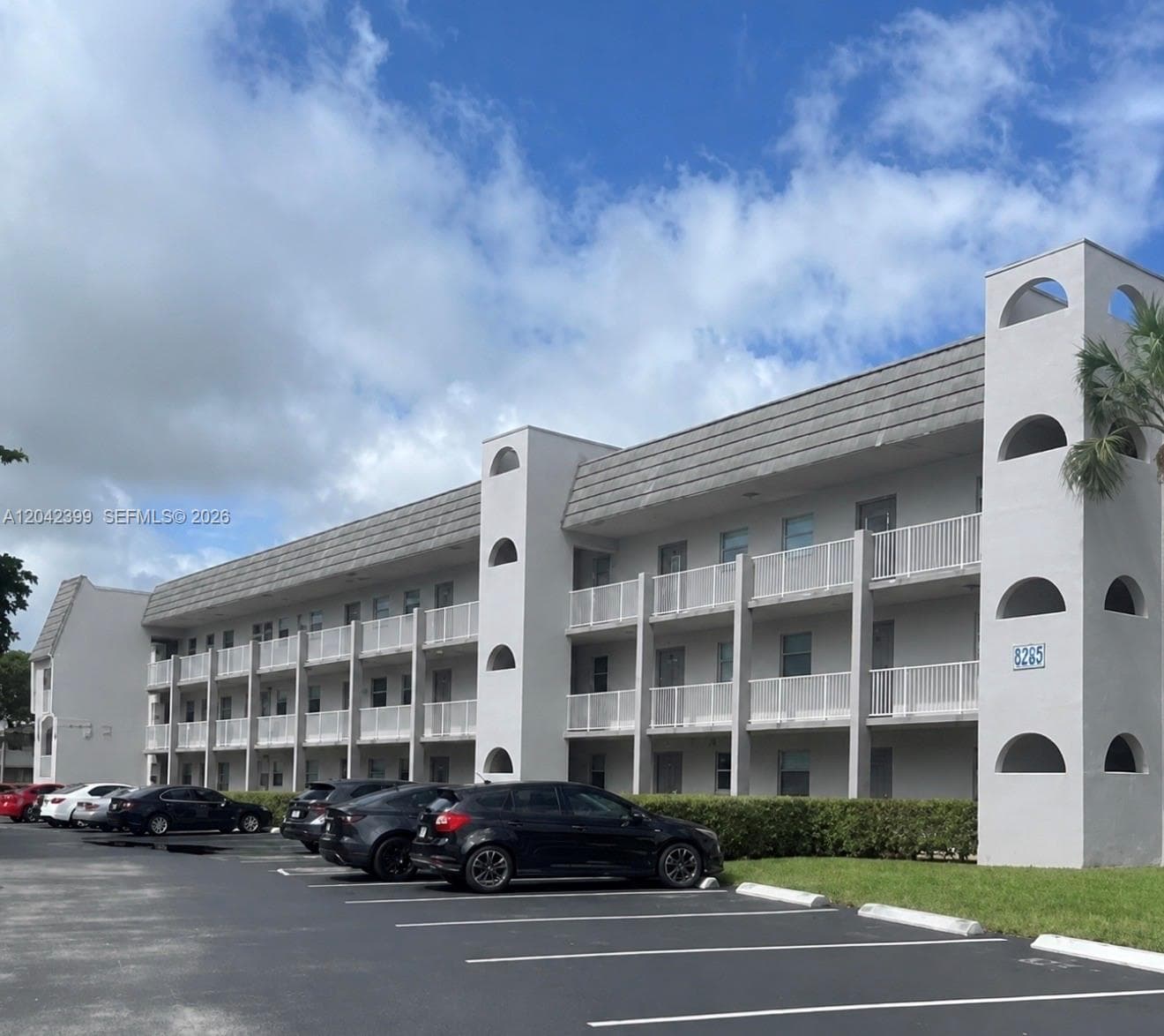 8285 Sunrise Lakes Blvd # 106, Sunrise FL 33322