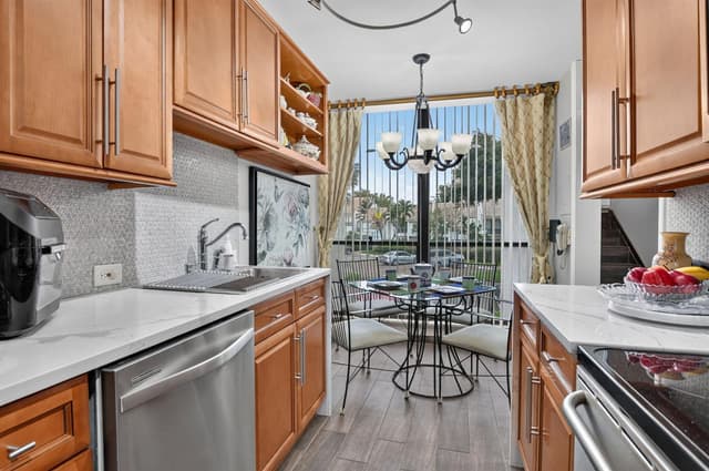 2805 Bridgewood Drive, Boca Raton FL 33434 - Boca Raton, FL - Photo 3