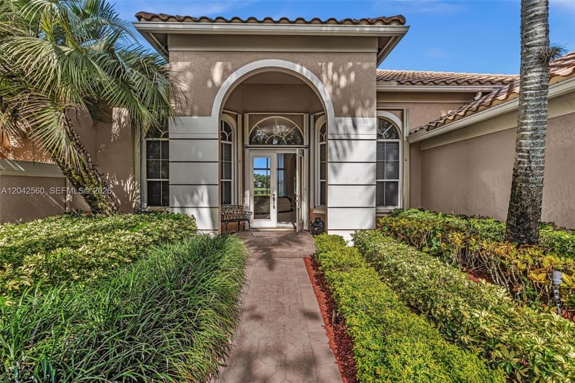 2733 Meadowood Dr, Weston FL 33332