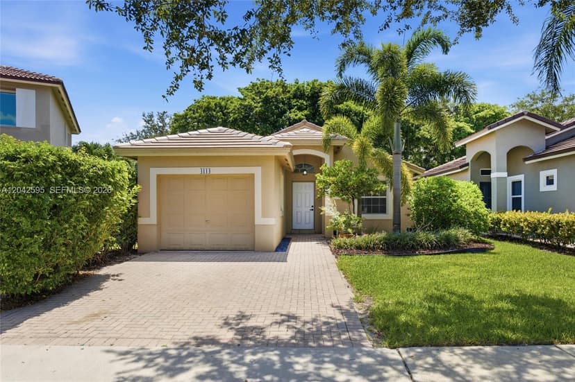 4114 Sapphire St, Weston FL 33331