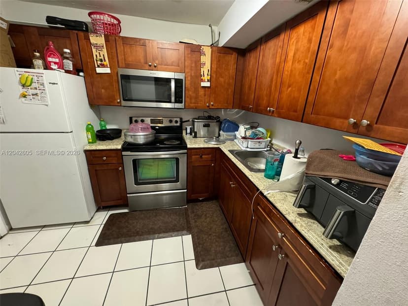 3600 NW 21st St # 301, Lauderdale Lakes FL 33311