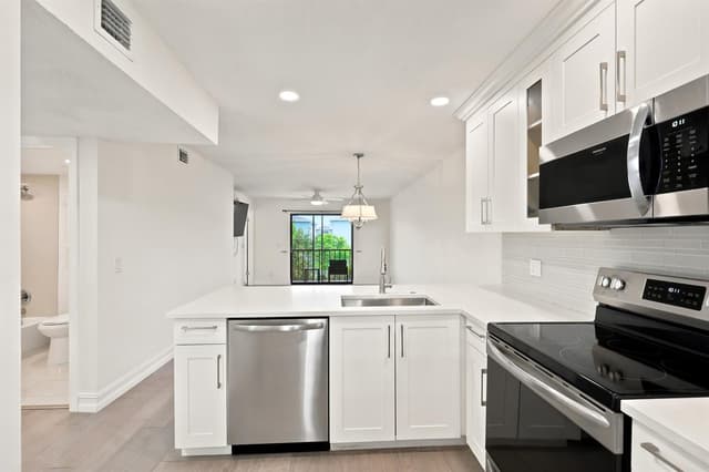 7209 Golf Colony Court # 203, Lake Worth FL 33467 - Lake Worth, FL - Photo 6