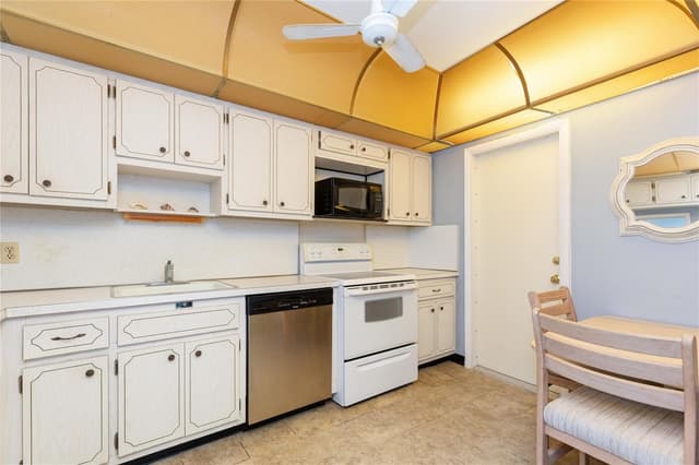 2731 NE 14th St Causeway # 121, Pompano Beach FL 33062 - Pompano Beach, FL - Photo 4