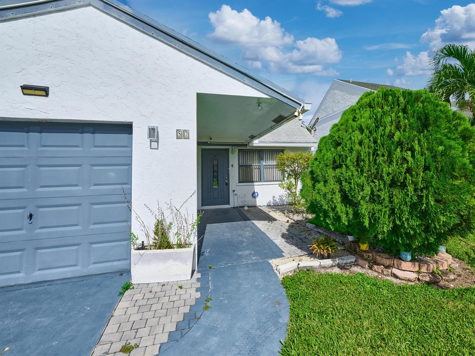 57 Peachtree Place, Boynton Beach FL 33436