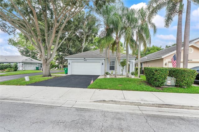 9161 N Lake Park Cir N, Davie FL 33328 - Davie, FL - Photo 2