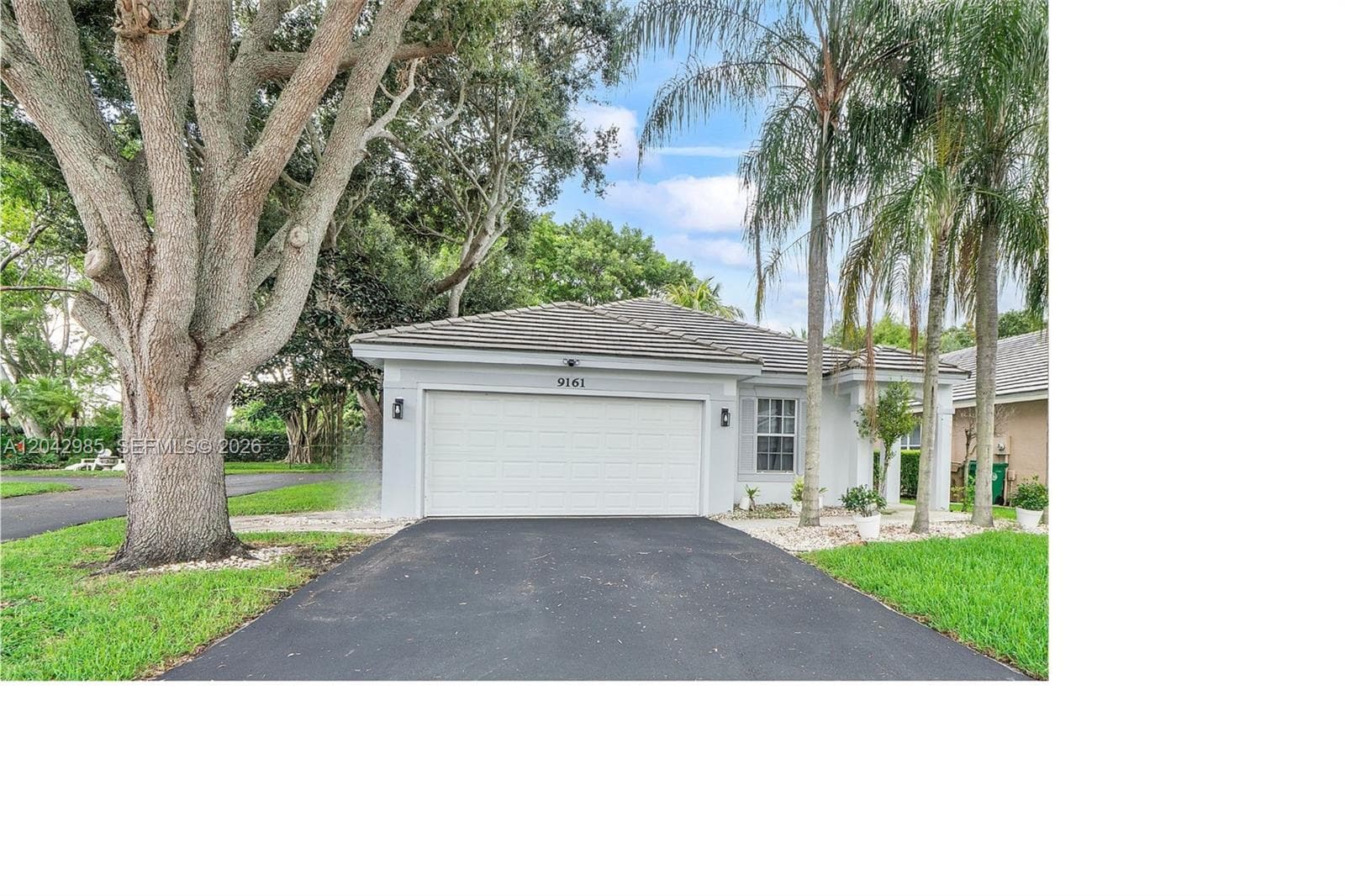 9161 Lake Park Cir N, Davie FL 33328