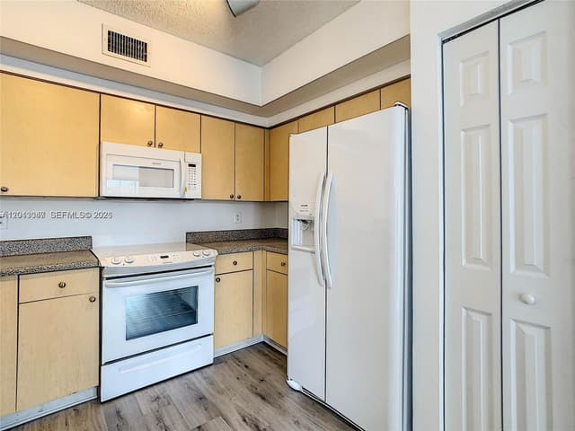 2080 W Preserve Way # 303, Miramar FL 33025 - Miramar, FL - Photo 5