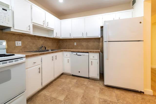 6061 N Falls Cir Drive # 402, Lauderhill FL 33319 - Lauderhill, FL - Photo 6