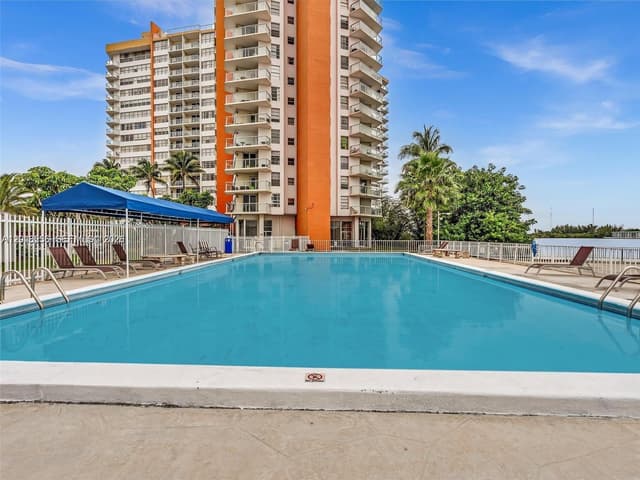 1301 NE Miami Gardens Dr # 701W, Miami FL 33179 - Miami, FL - Photo 2