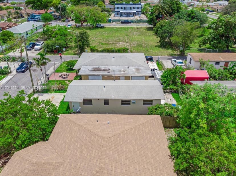 805 NW 3rd Ter, Hallandale Beach FL 33009