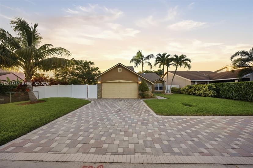 7919 NW 50th St, Lauderhill FL 33351