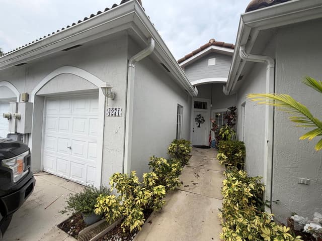 4271 SW 10th Court, Deerfield Beach FL 33442 - Deerfield Beach, FL - Photo 2