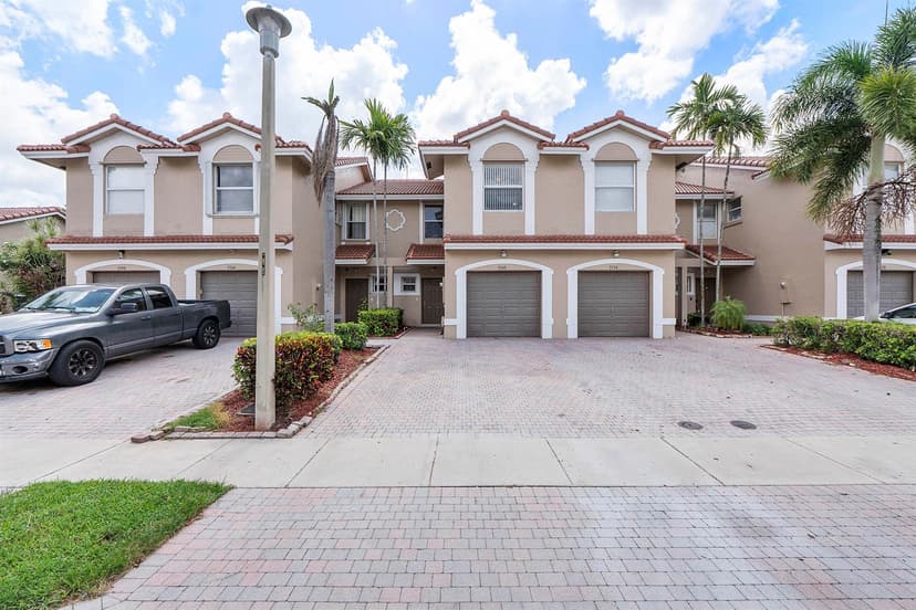 5540 NW 90th Terrace, Sunrise FL 33351