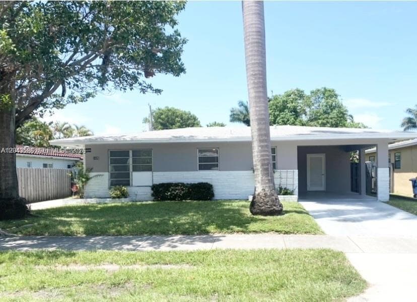 1005 NE 2nd St, Hallandale Beach FL 33009 - Hallandale Beach, FL - Photo 1
