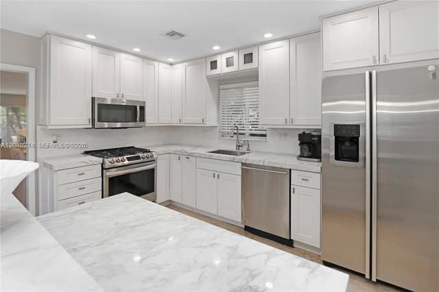 1147 Buchanan St, Hollywood FL 33019 - Hollywood, FL - Photo 2