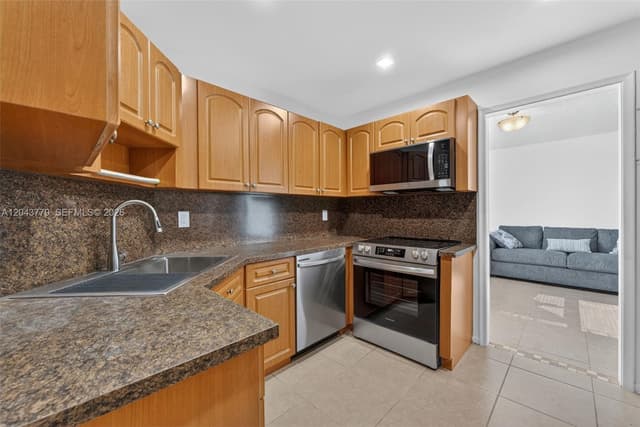 3301 Spanish Moss Ter # 405, Lauderhill FL 33319 - Lauderhill, FL - Photo 2