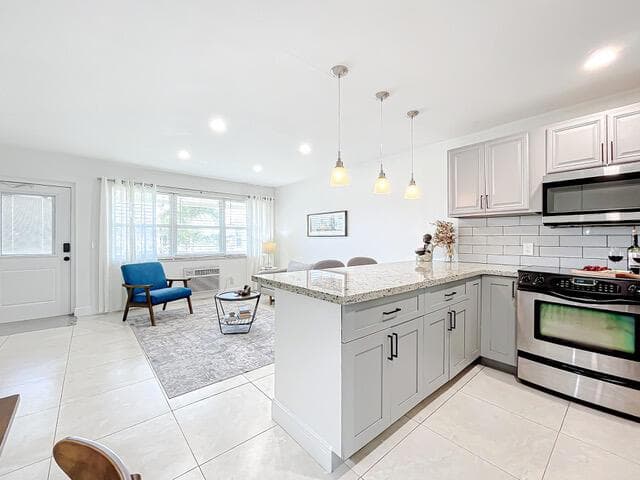 410 Chatham T, West Palm Beach FL 33417