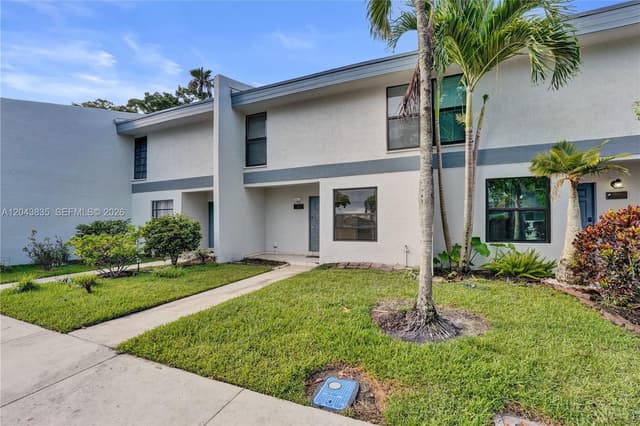 9220 NW 14th St # 272, Pembroke Pines FL 33024 - Pembroke Pines, FL - Photo 2