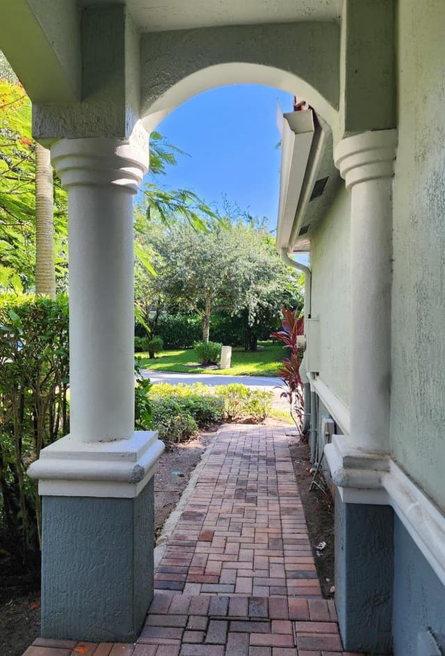 2124 Oakmont Drive, Riviera Beach FL 33404 - Riviera Beach, FL - Photo 3