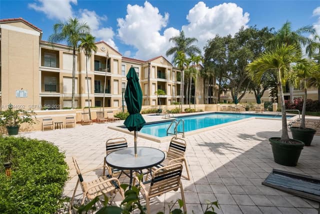 977 Riverside Dr # 220, Coral Springs FL 33071 - Coral Springs, FL - Photo 2